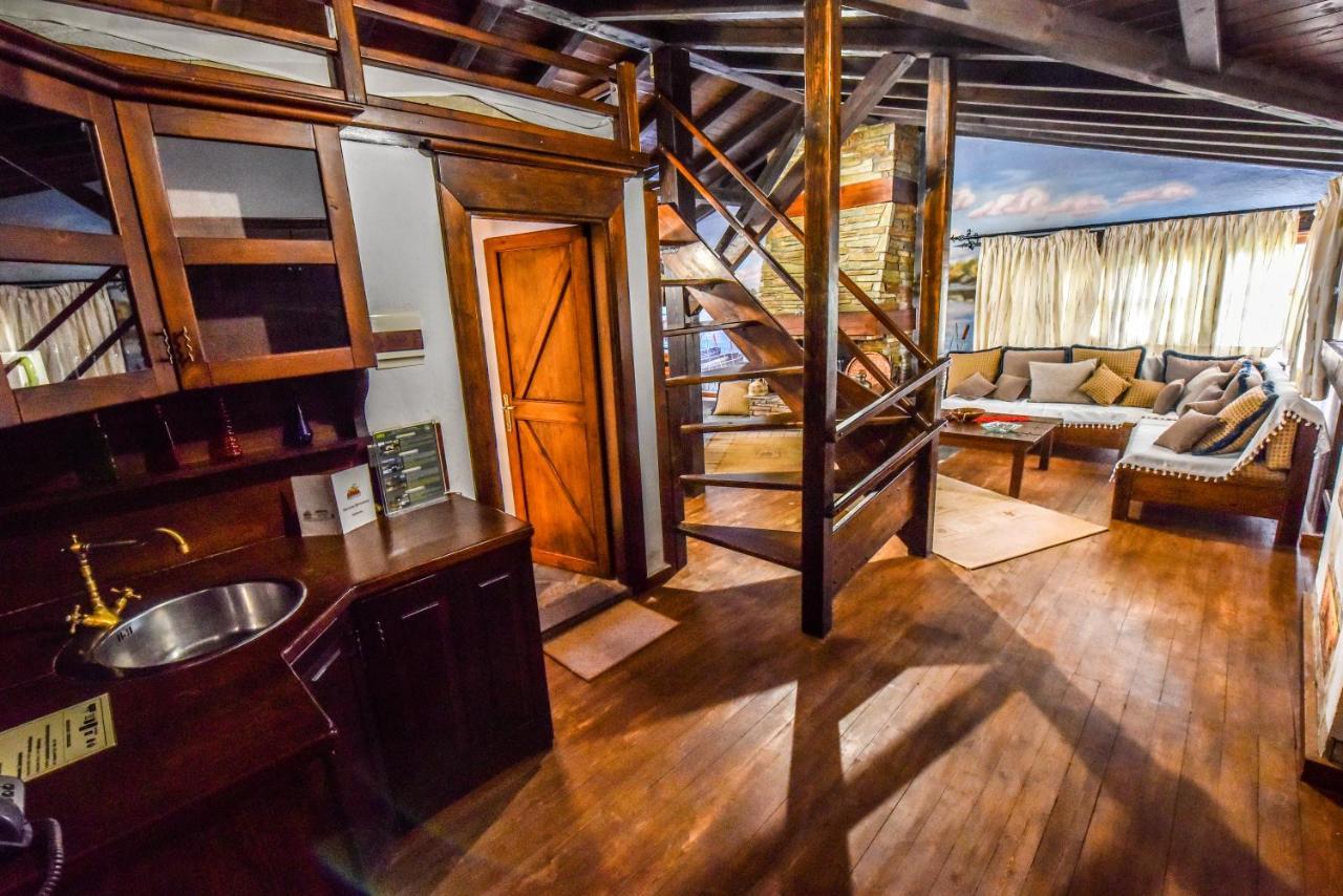 Oikoperiigitis Hotel ケルキニ エクステリア 写真