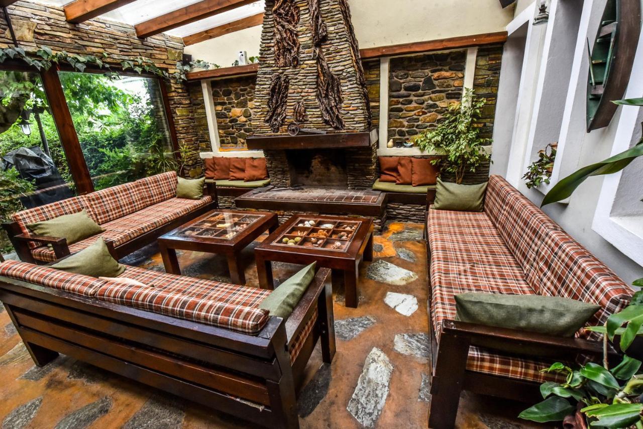Oikoperiigitis Hotel ケルキニ エクステリア 写真