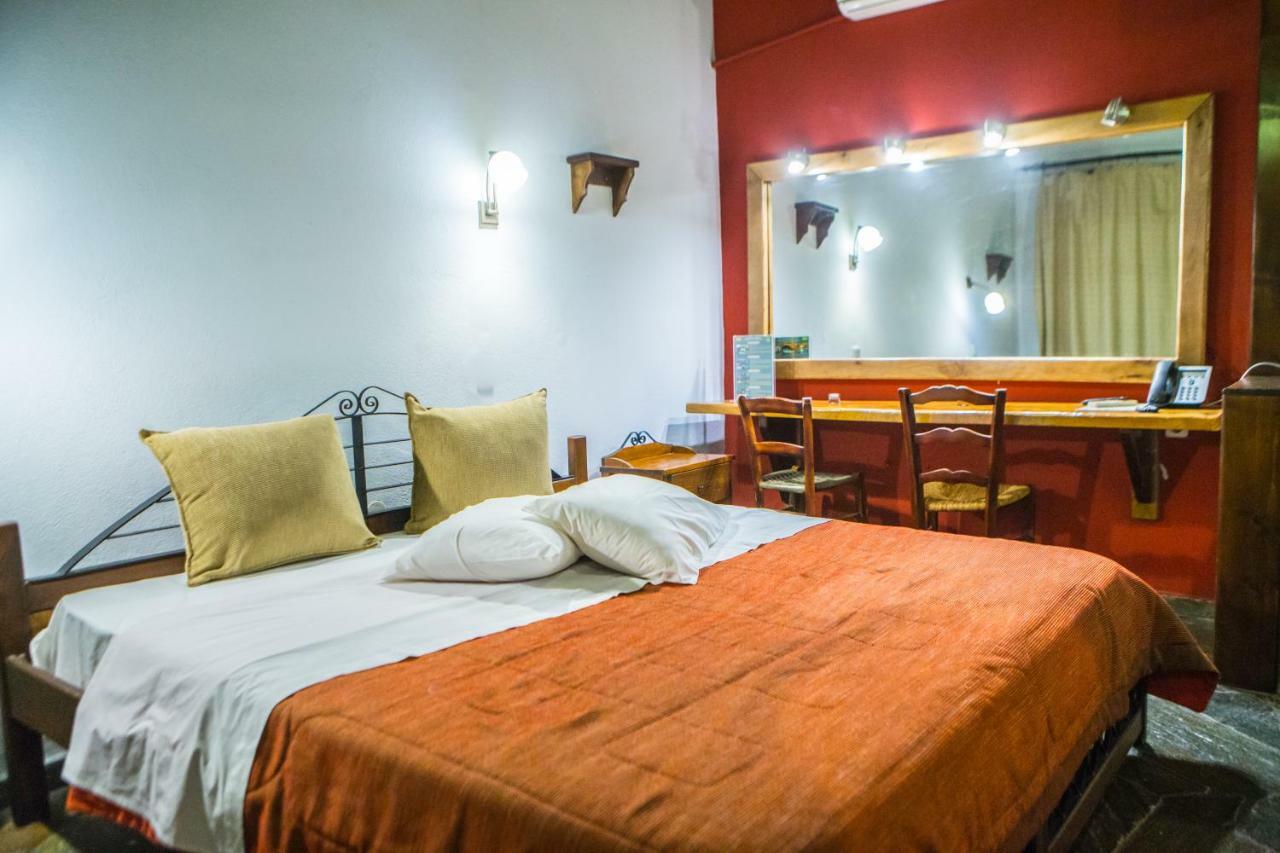 Oikoperiigitis Hotel ケルキニ エクステリア 写真